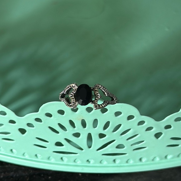 NWOT - Size 8 - black stone / antique style setting - ring - read description! - Picture 2 of 4